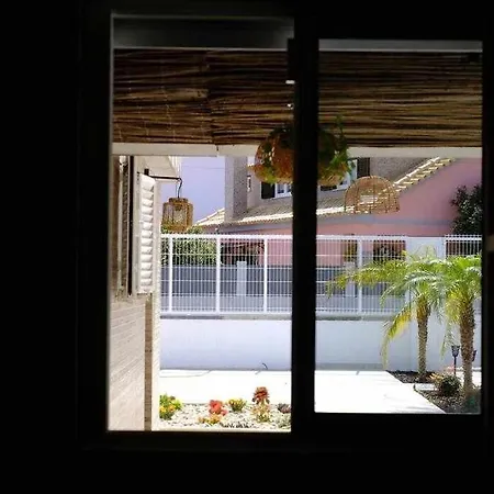 Vila Surfie Surf Beach E Adventure Aroeira (Setubal)