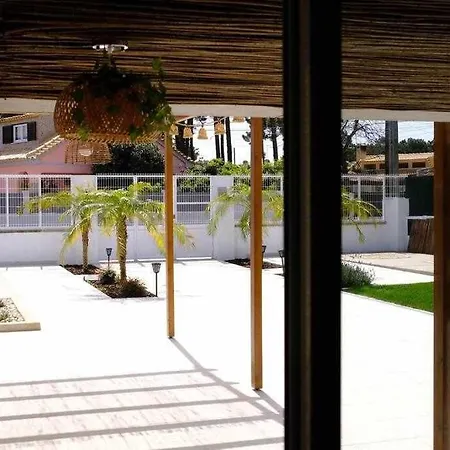 Surfie Surf Beach E Adventure Aroeira (Setubal)